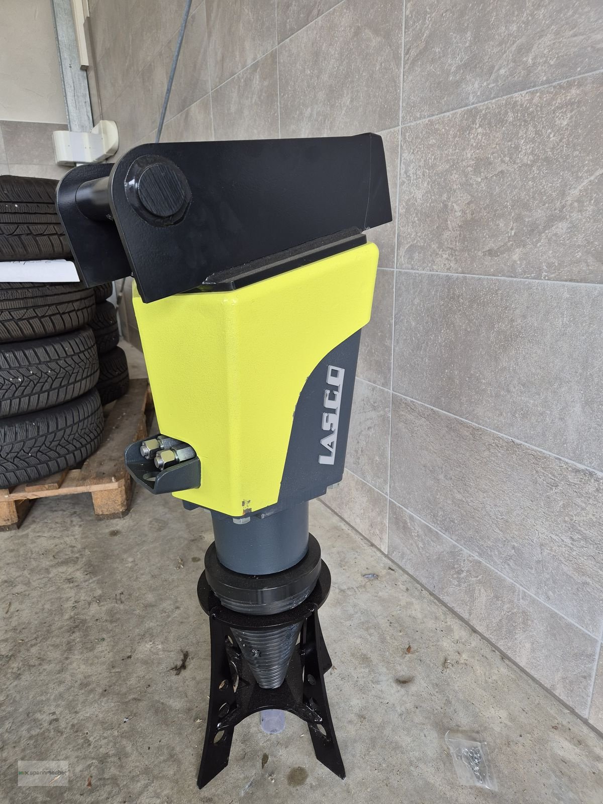 Holzspalter of the type Lasco D1.10.21 Kegelspalter, Neumaschine in Auerbach (Picture 1)