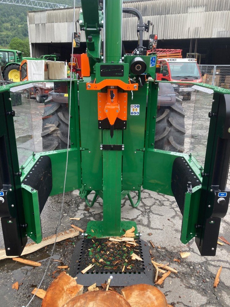 Holzspalter des Typs Posch Ferdinand 22 M6274FHR, Ausstellungsmaschine in Landquart (Bild 3)