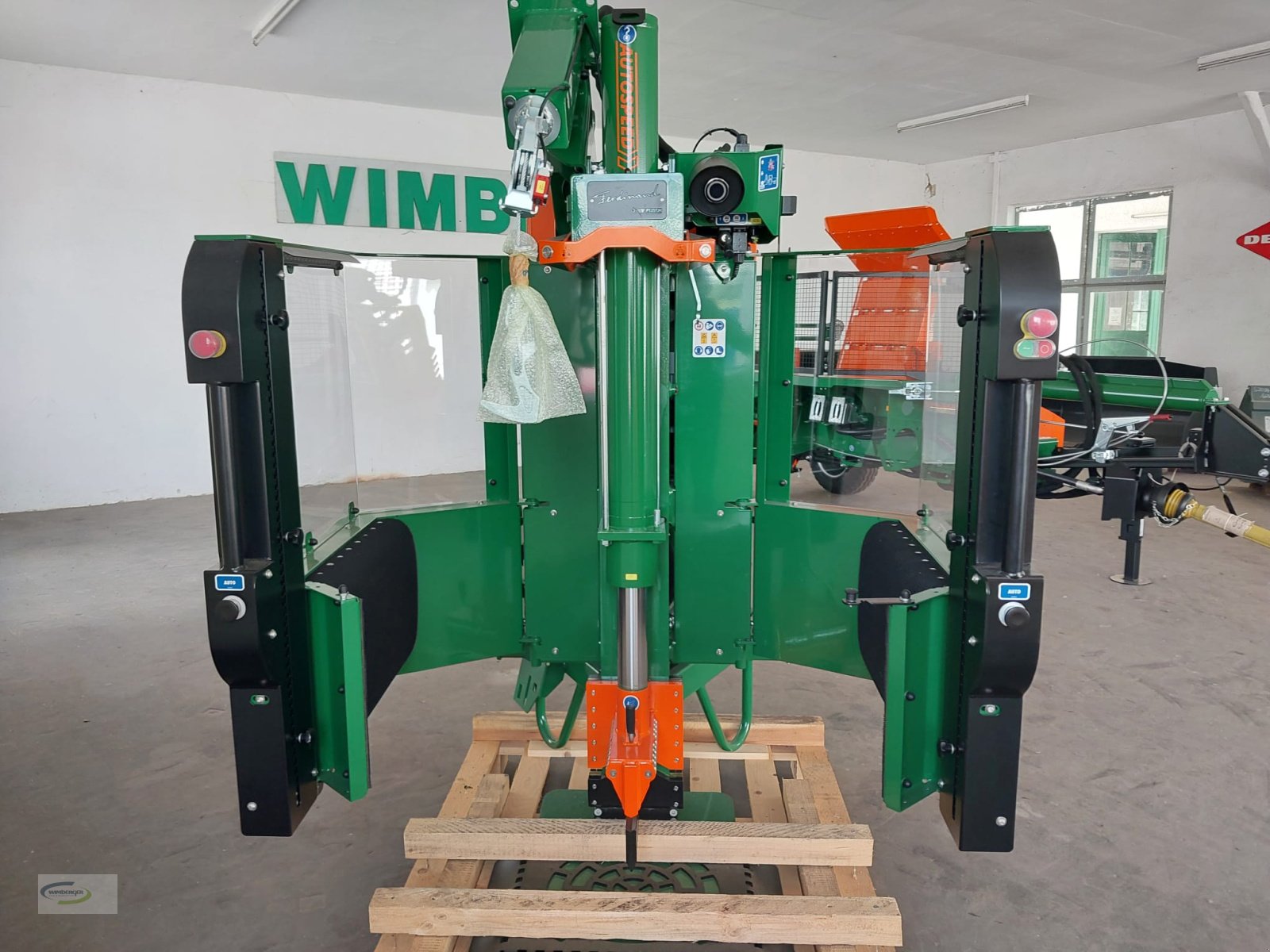 Holzspalter des Typs Posch Ferdinand, Neumaschine in Frontenhausen (Bild 2)