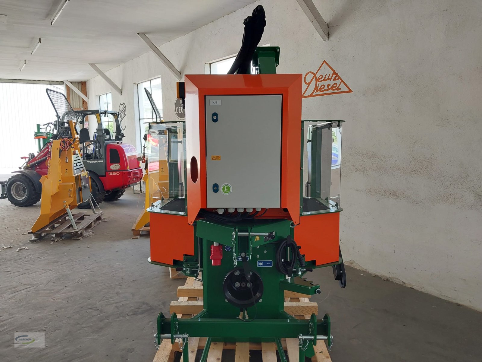 Holzspalter des Typs Posch Ferdinand, Neumaschine in Frontenhausen (Bild 3)