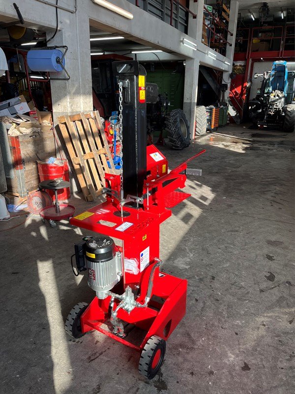 Holzspalter des Typs Sonstige 8 T, Neumaschine in Helgisried (Bild 1)