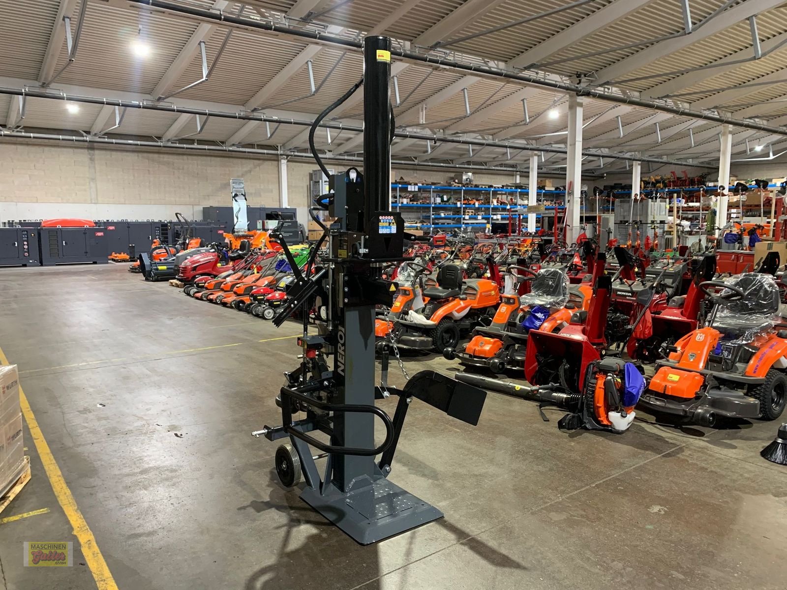 Holzspalter des Typs Sonstige HS-30ZE mit 30 Tonnen und kombinierten Antrieb, Neumaschine in Kötschach (Bild 1)