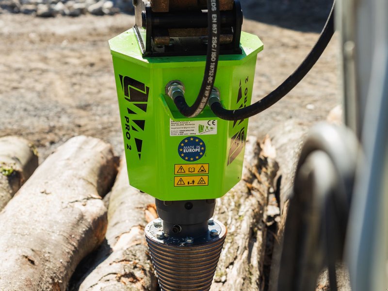 Holzspalter des Typs Sonstige Kegelspalter Bagger Erdbohrer PRO 2 1.100 ccm 65 Kw Holzkegel 260 x 500 mm, Neumaschine in Ingolstadt (Bild 1)