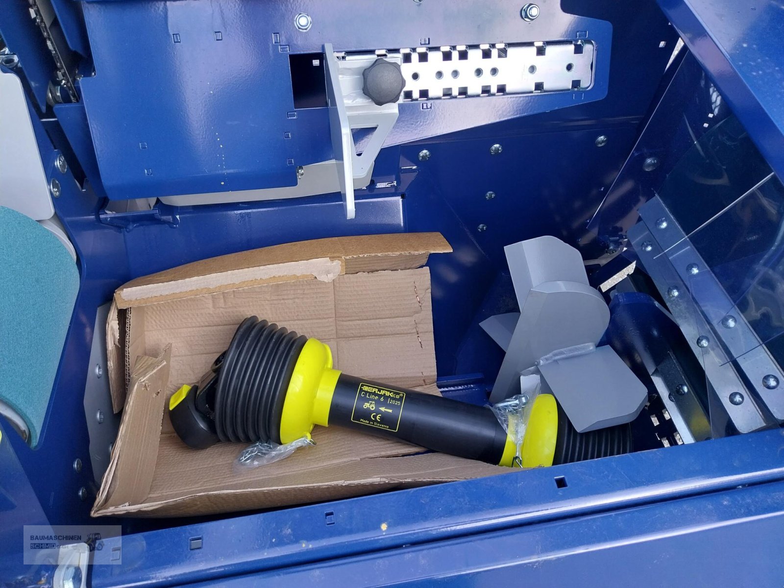 Holzspalter des Typs Tajfun RCA 400 Joy, Neumaschine in Stetten (Bild 11)