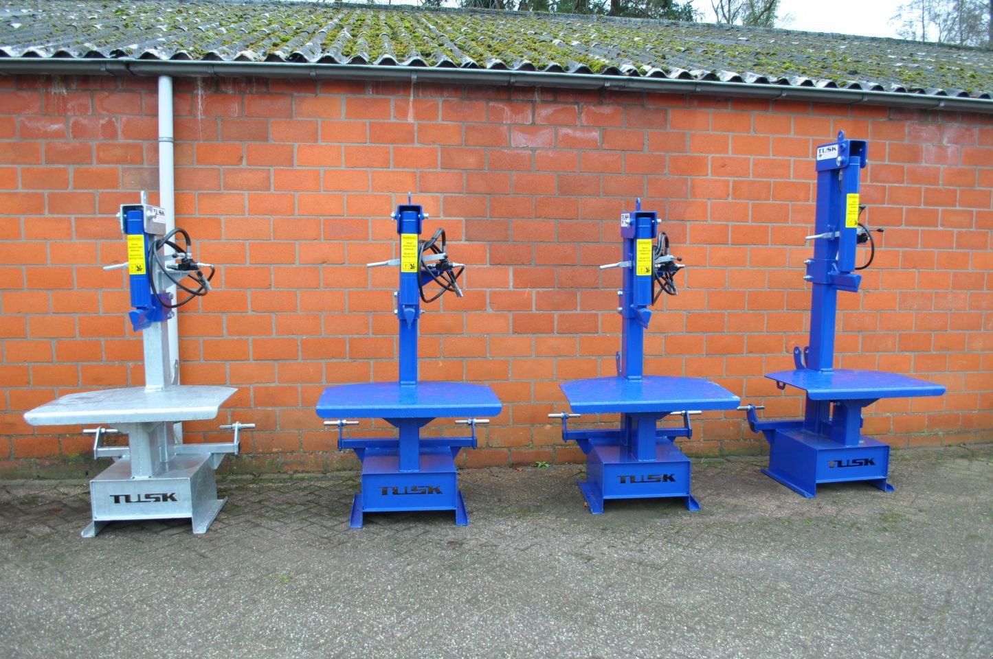 Holzspalter des Typs Tusk Houtklover 14L 300, Neumaschine in Voorst (Bild 4)