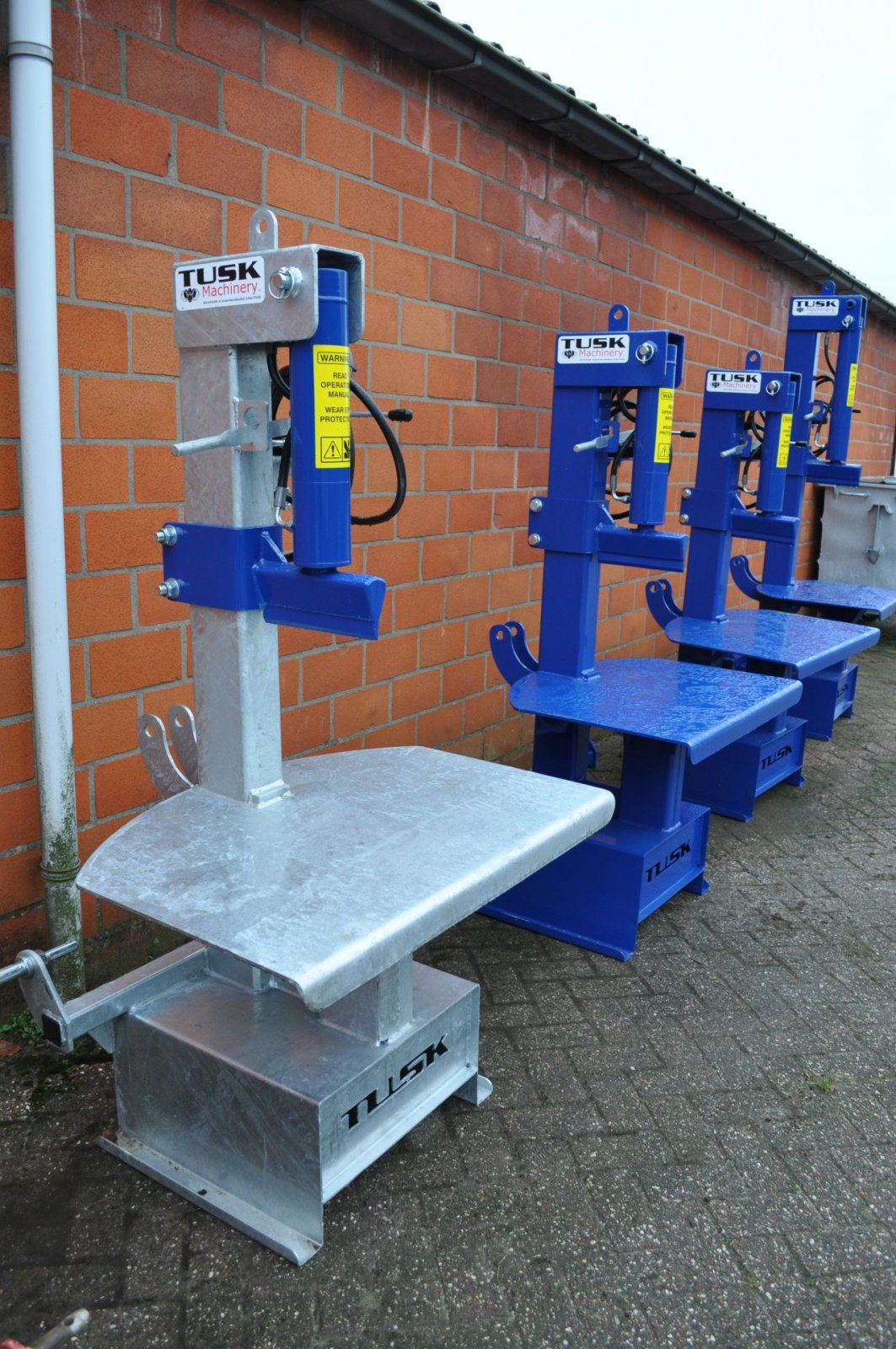 Holzspalter des Typs Tusk Houtklover 14L 300, Neumaschine in Voorst (Bild 2)