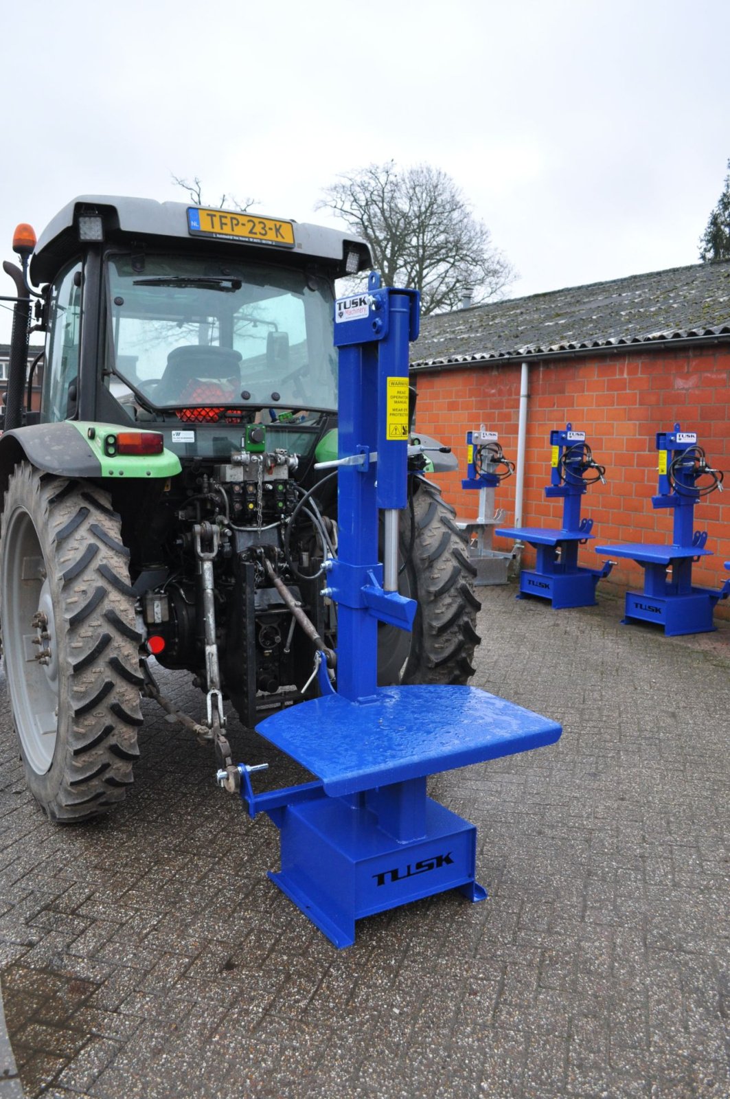 Holzspalter des Typs Tusk Houtklover 14L 600, Neumaschine in Voorst (Bild 2)