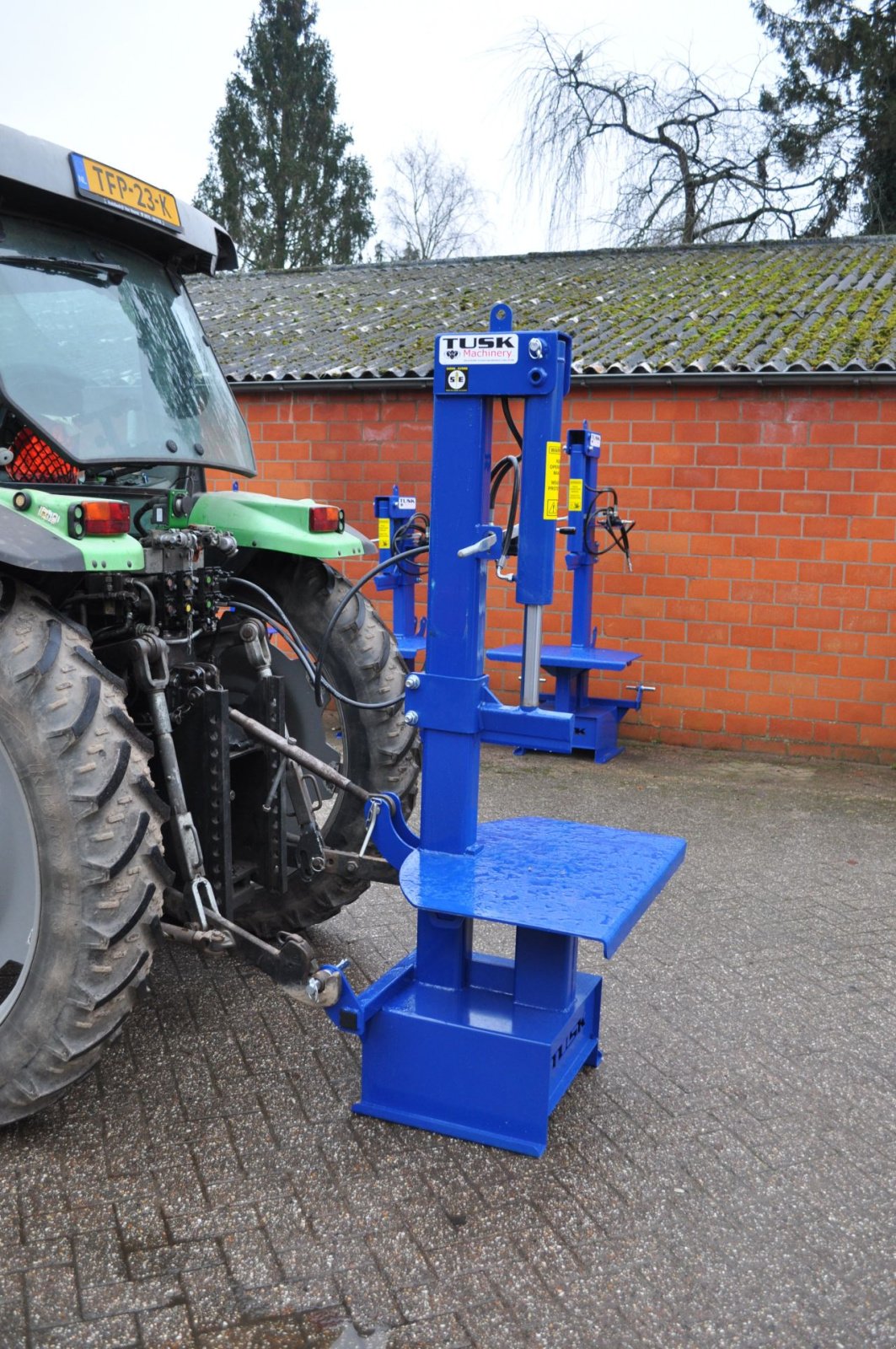 Holzspalter des Typs Tusk Houtklover 14L 600, Neumaschine in Voorst (Bild 1)