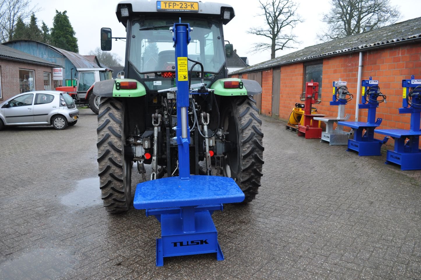 Holzspalter des Typs Tusk Houtklover 14L 600, Neumaschine in Voorst (Bild 3)