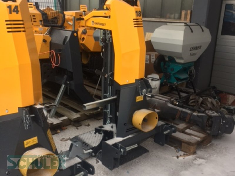 Holzspalter des Typs Uniforest Titanium 18, Neumaschine in St. Märgen (Bild 1)