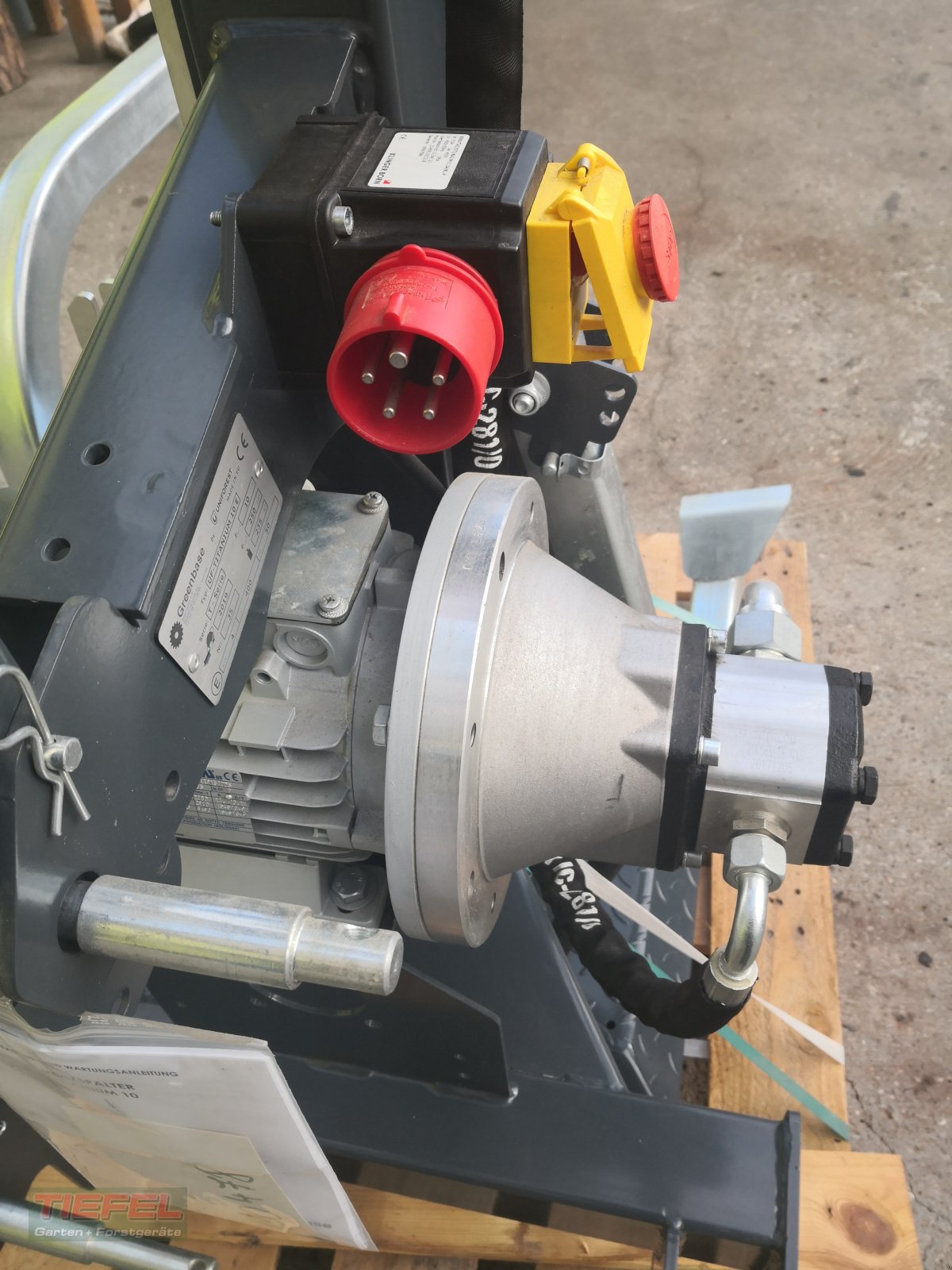 Holzspalter Türe ait Uniforest Titanium E10 Holzspalter, Neumaschine içinde Veitsbronn (resim 4)