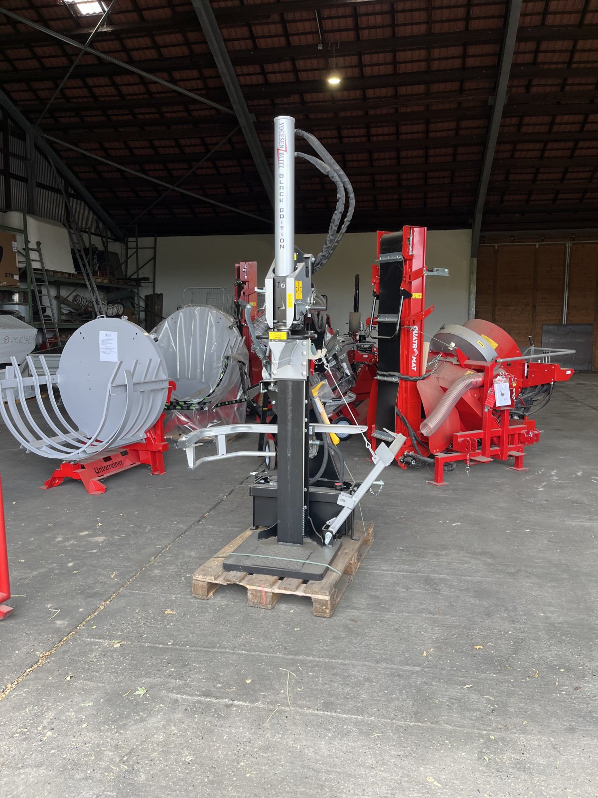 Holzspalter des Typs Unterreiner VPF16 eco Line Black Edition, Neumaschine in Hagenbüchach (Bild 1)