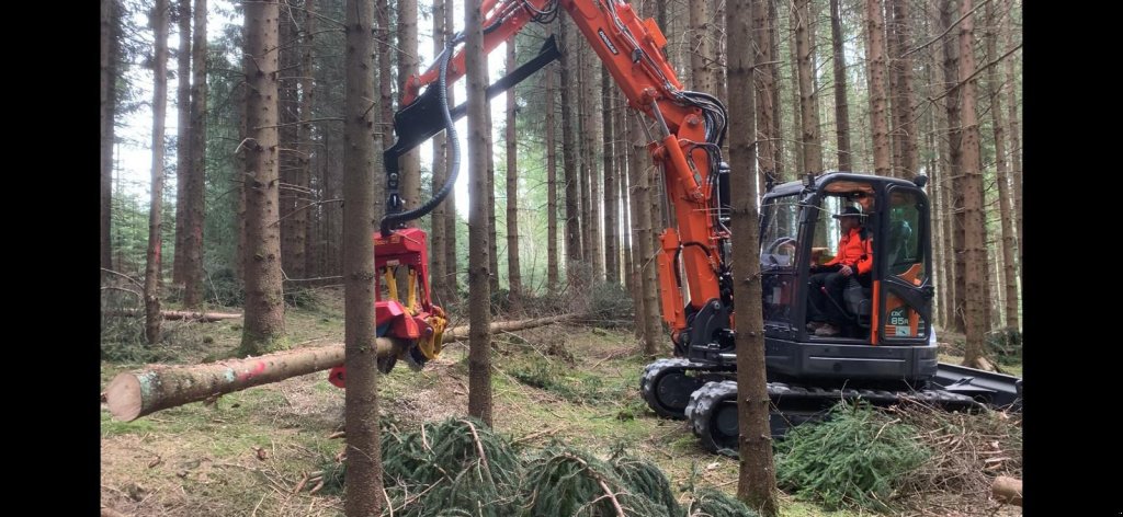 Holzvollernter des Typs Doosan DX 85 Harvester Woody, Neumaschine in Hutthurm (Bild 1)