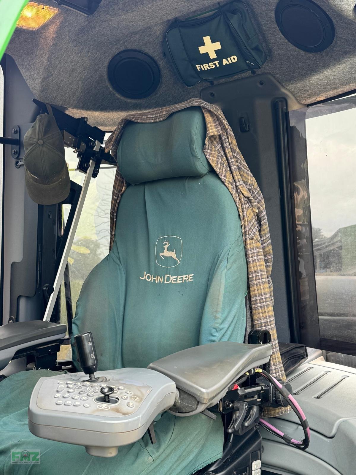 Holzvollernter des Typs John Deere 1270G 8WD, Gebrauchtmaschine in Leinburg (Bild 5)