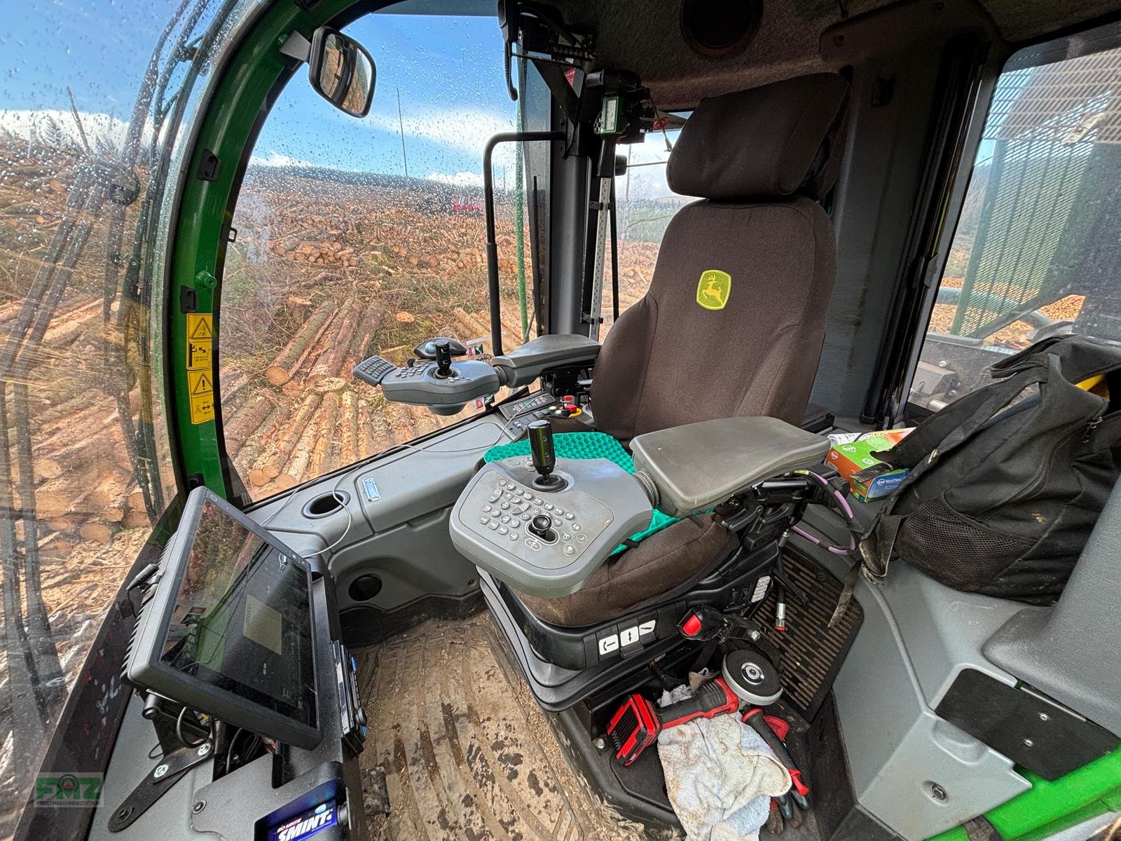 Holzvollernter des Typs John Deere 1270G 8WD, Gebrauchtmaschine in Leinburg (Bild 10)