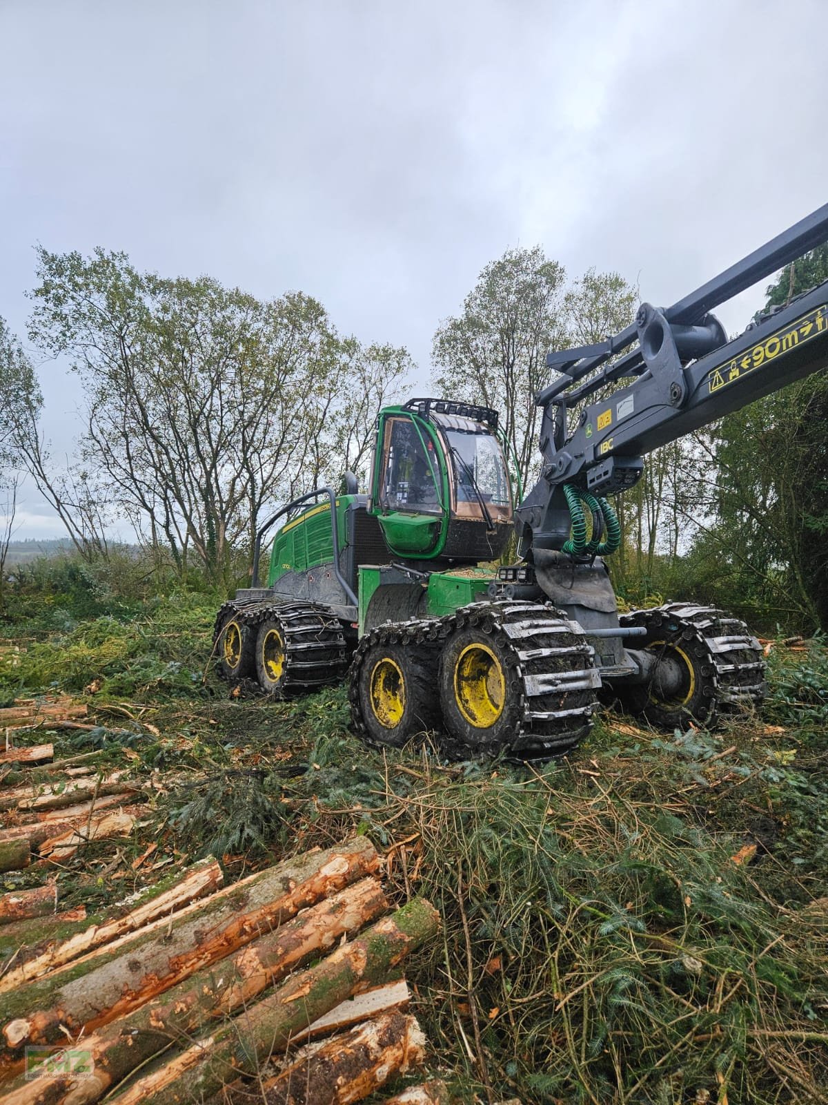 Holzvollernter des Typs John Deere 1270G 8WD, Gebrauchtmaschine in Leinburg (Bild 1)