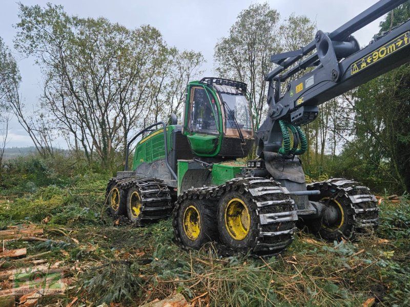Holzvollernter des Typs John Deere 1270G 8WD, Gebrauchtmaschine in Leinburg (Bild 1)