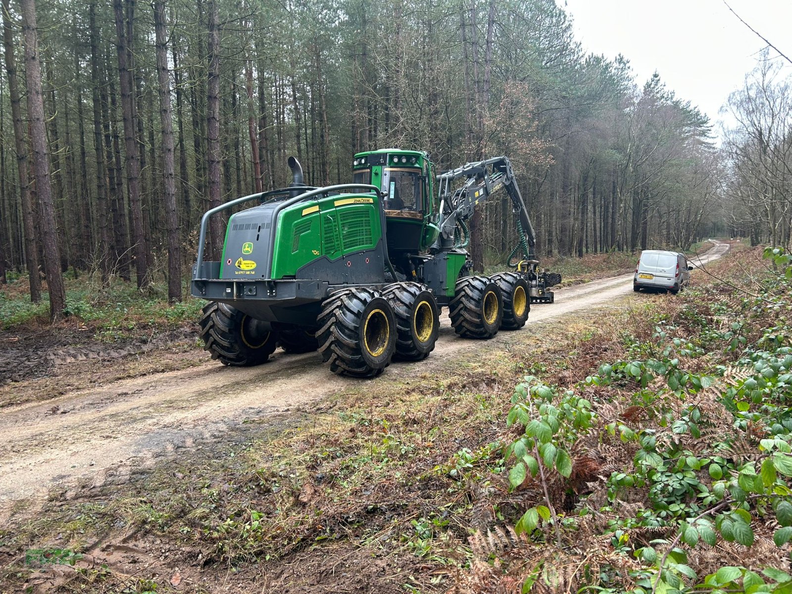 Holzvollernter typu John Deere 1270G 8WD, Gebrauchtmaschine w Leinburg (Zdjęcie 4)