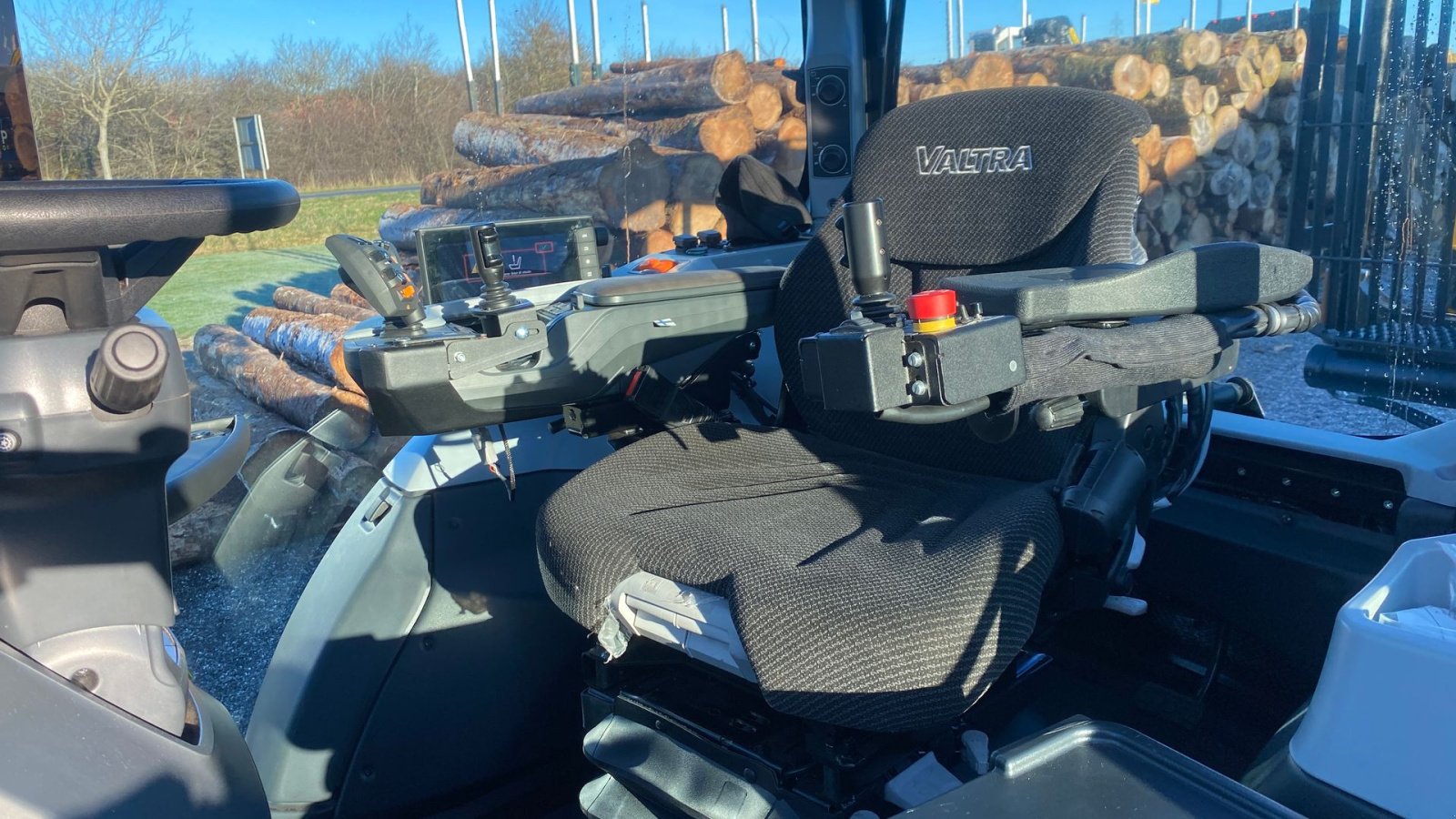 Holzvollernter of the type Kronos 150 4WD kronos +valtra N 175+ 10 kran, Gebrauchtmaschine in Holstebro (Picture 8)