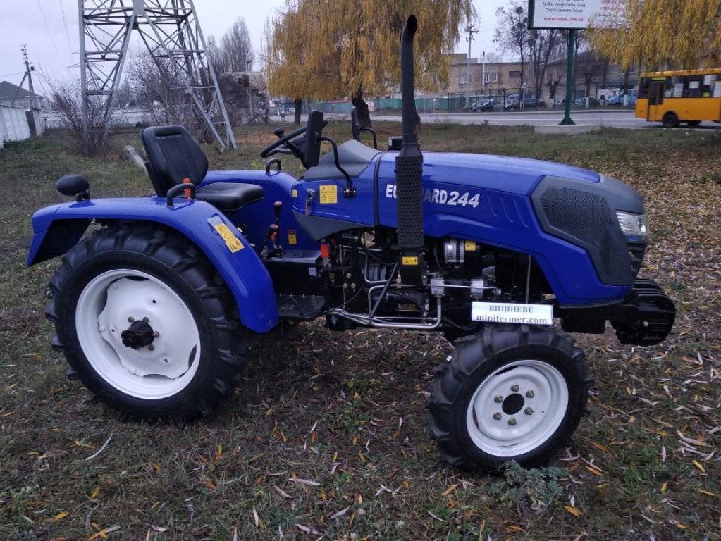 Hopfentraktor des Typs foton TE 244, Neumaschine in Вишневе (Bild 3)