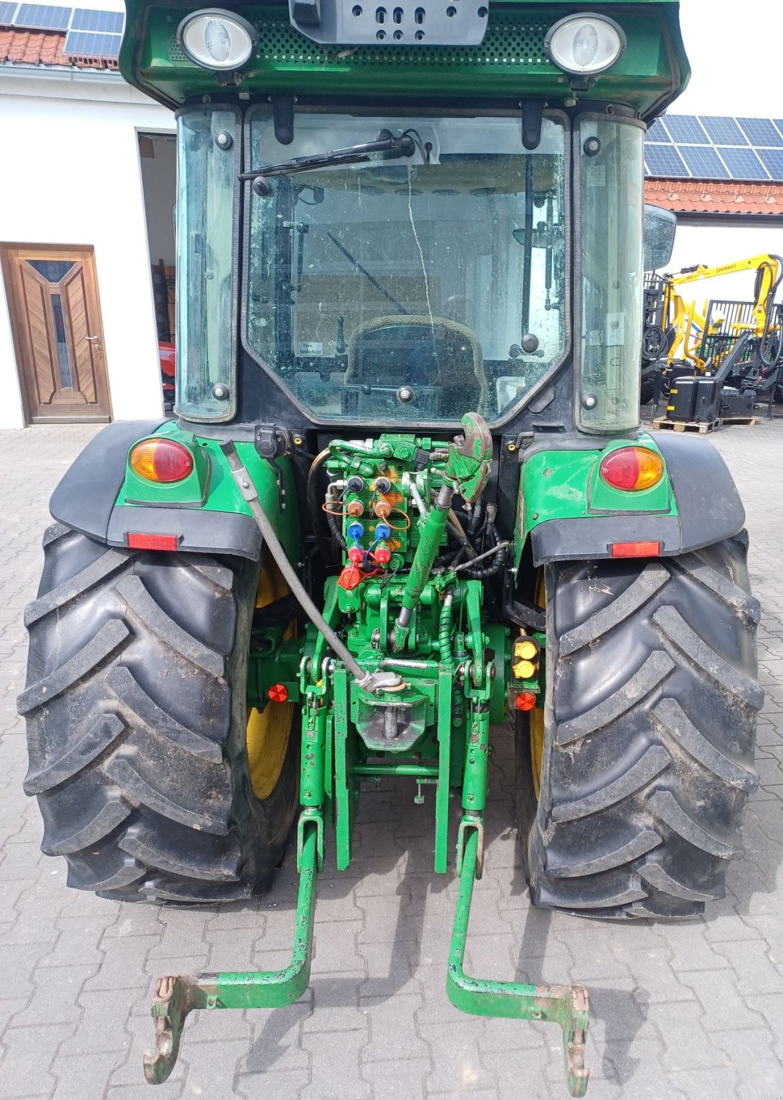 Hopfentraktor des Typs John Deere 5085 GF, Gebrauchtmaschine in Au/Hallertau (Bild 3)