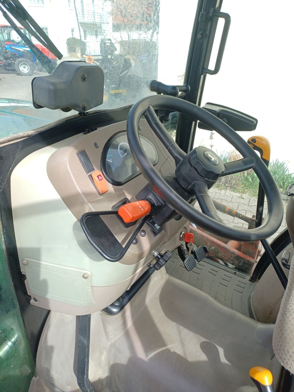 Hopfentraktor des Typs John Deere 5085 GF, Gebrauchtmaschine in Au/Hallertau (Bild 4)