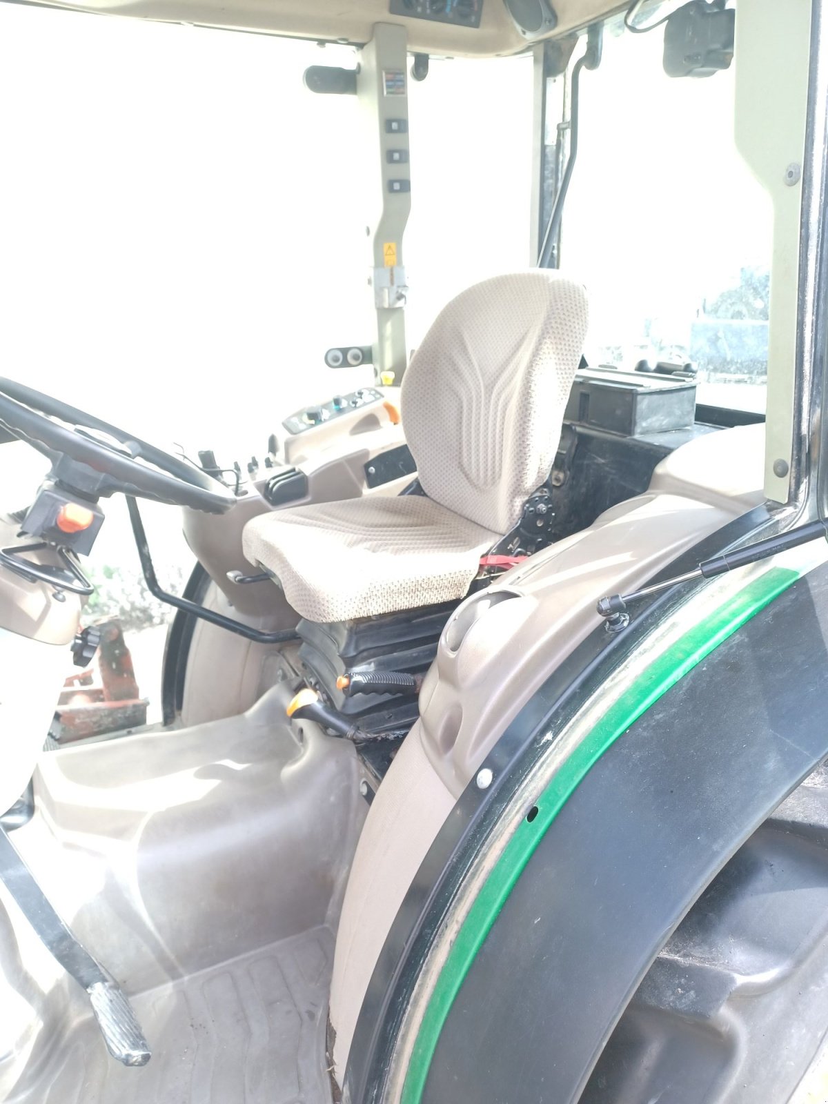 Hopfentraktor des Typs John Deere 5085 GF, Gebrauchtmaschine in Au/Hallertau (Bild 5)