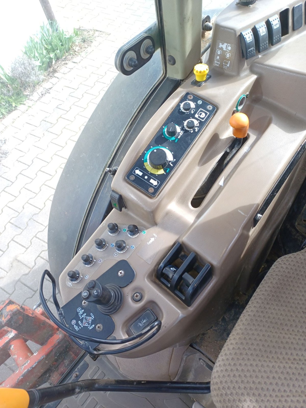 Hopfentraktor des Typs John Deere 5085 GF, Gebrauchtmaschine in Au/Hallertau (Bild 7)