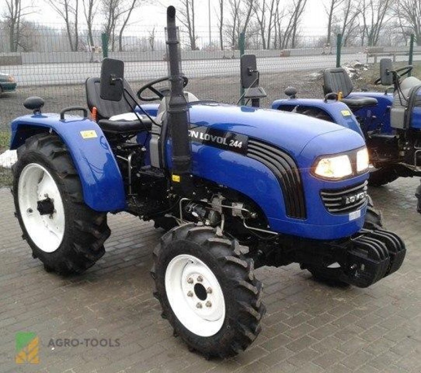 Hopfentraktor des Typs LOVOL Lovol TE 244, Neumaschine in Київ (Bild 1)