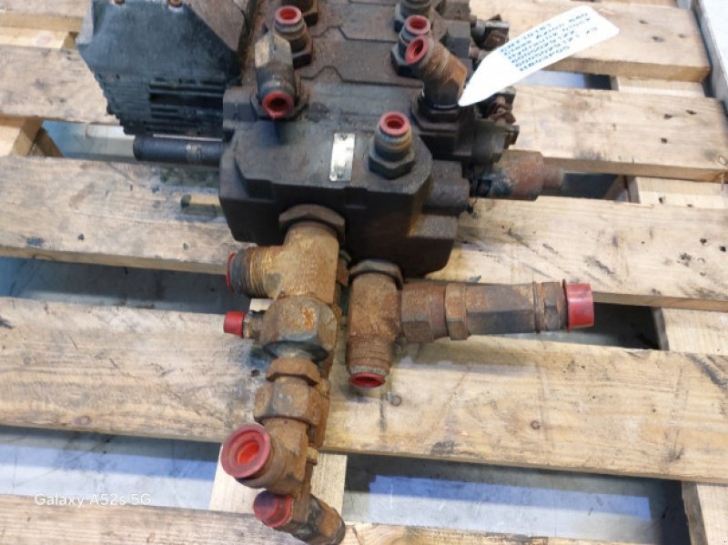 Hydraulik typu CLAAS Axion 840, Gebrauchtmaschine v Hemmet (Obrázek 7)