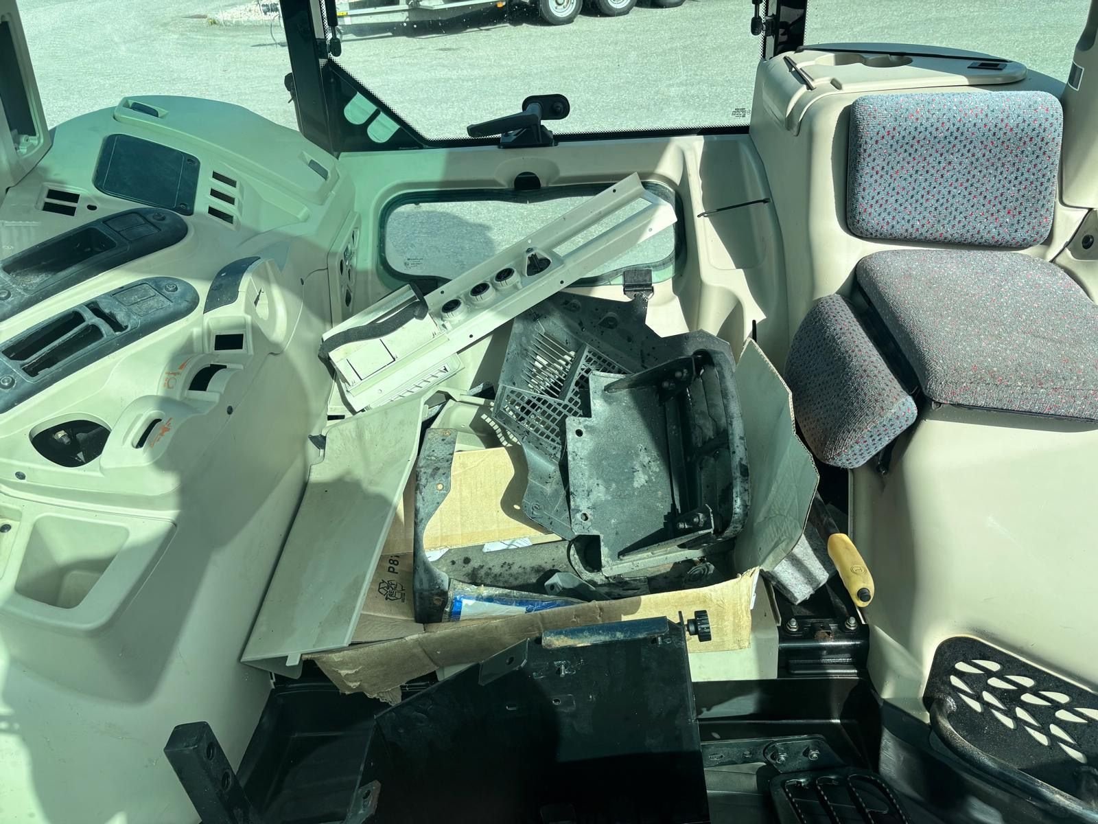 Kabine des Typs Sonstige Kabine zu MF-Serie 5000, Gebrauchtmaschine in NATTERNBACH (Bild 14)