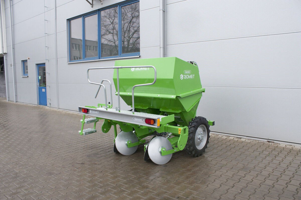 Kartoffelroder des Typs BOMET Kartoffelpflanzmaschine / potato planter, Neumaschine in Michałowo (Bild 2)