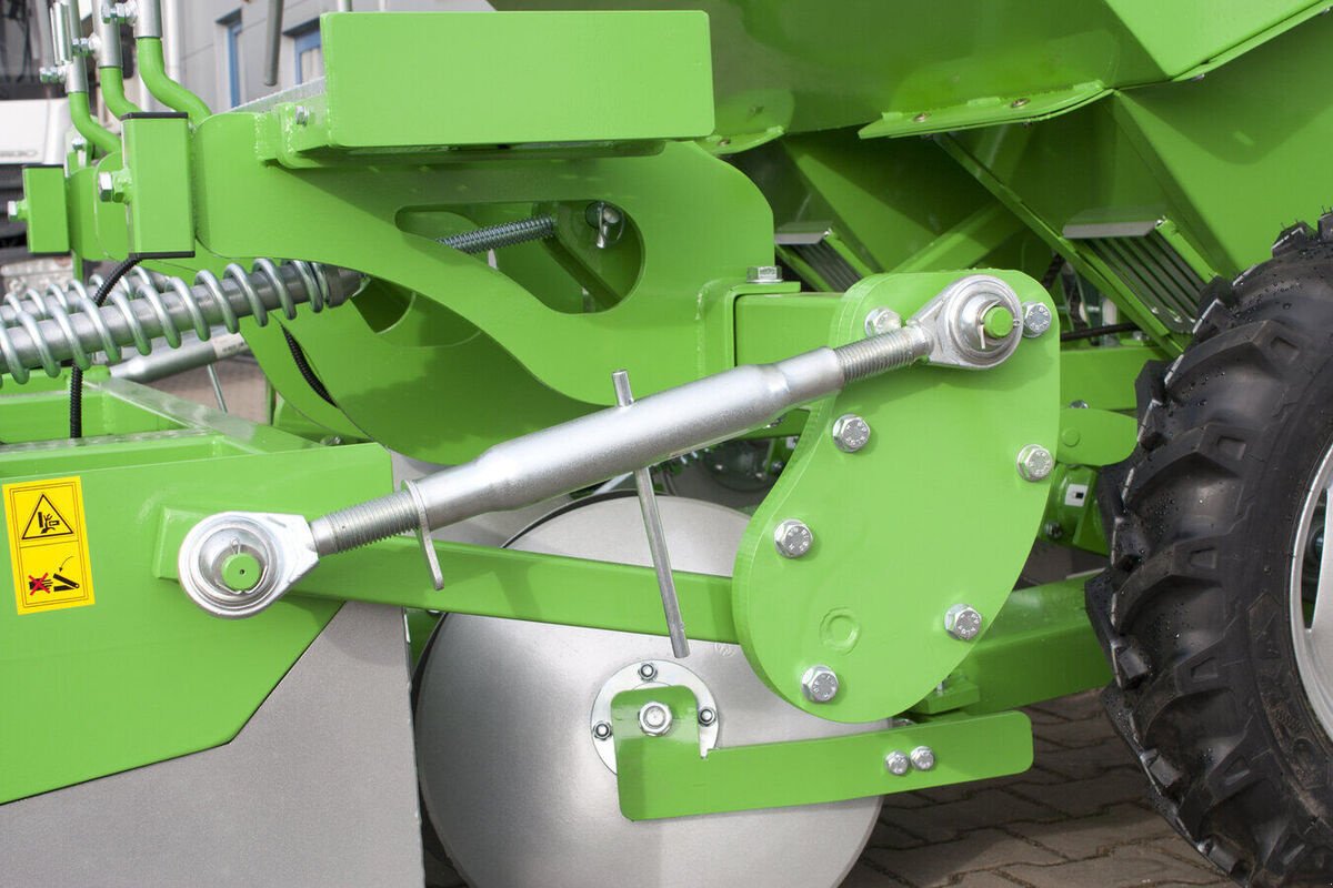 Kartoffelroder des Typs BOMET Kartoffelpflanzmaschine / potato planter, Neumaschine in Michałowo (Bild 7)