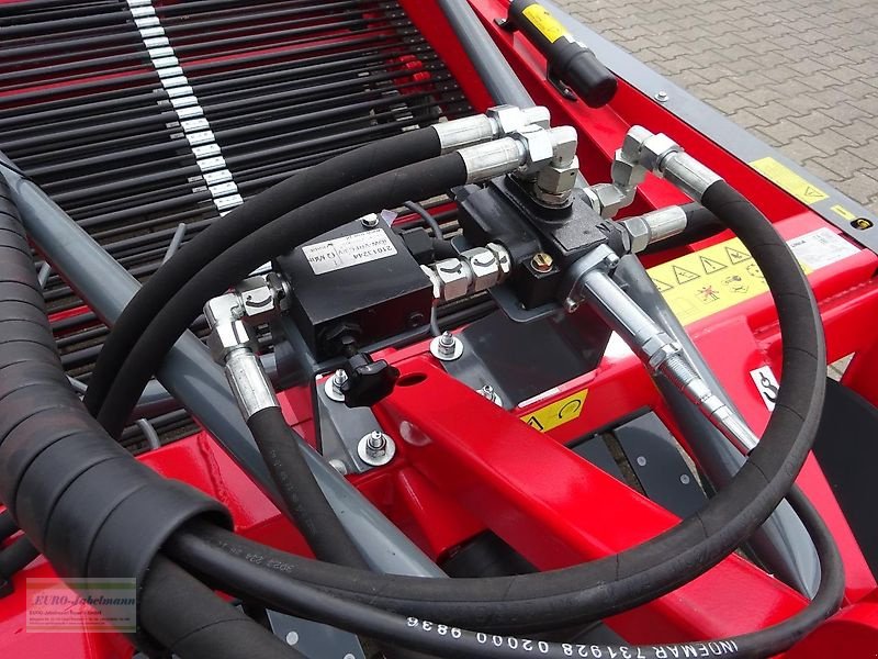 Kartoffelroder des Typs Unia Siebkettenroder Wega 1400, 2 Reihen, inkl. Querband hinten für seitliche Ablage, hydraulischer Antrieb mit Auswurf rechts/links NEU, Neumaschine in Itterbeck (Bild 10)