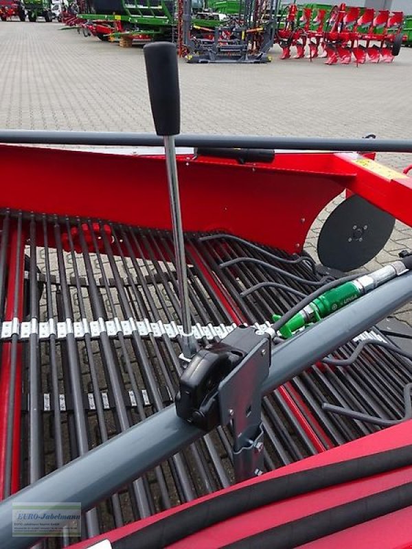 Kartoffelroder des Typs Unia Siebkettenroder Wega 1400, 2 Reihen, inkl. Querband hinten für seitliche Ablage, hydraulischer Antrieb mit Auswurf rechts/links NEU, Neumaschine in Itterbeck (Bild 11)