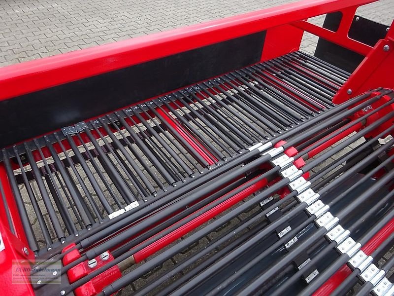 Kartoffelroder des Typs Unia Siebkettenroder Wega 1400, 2 Reihen, inkl. Querband hinten für seitliche Ablage, hydraulischer Antrieb mit Auswurf rechts/links NEU, Neumaschine in Itterbeck (Bild 12)