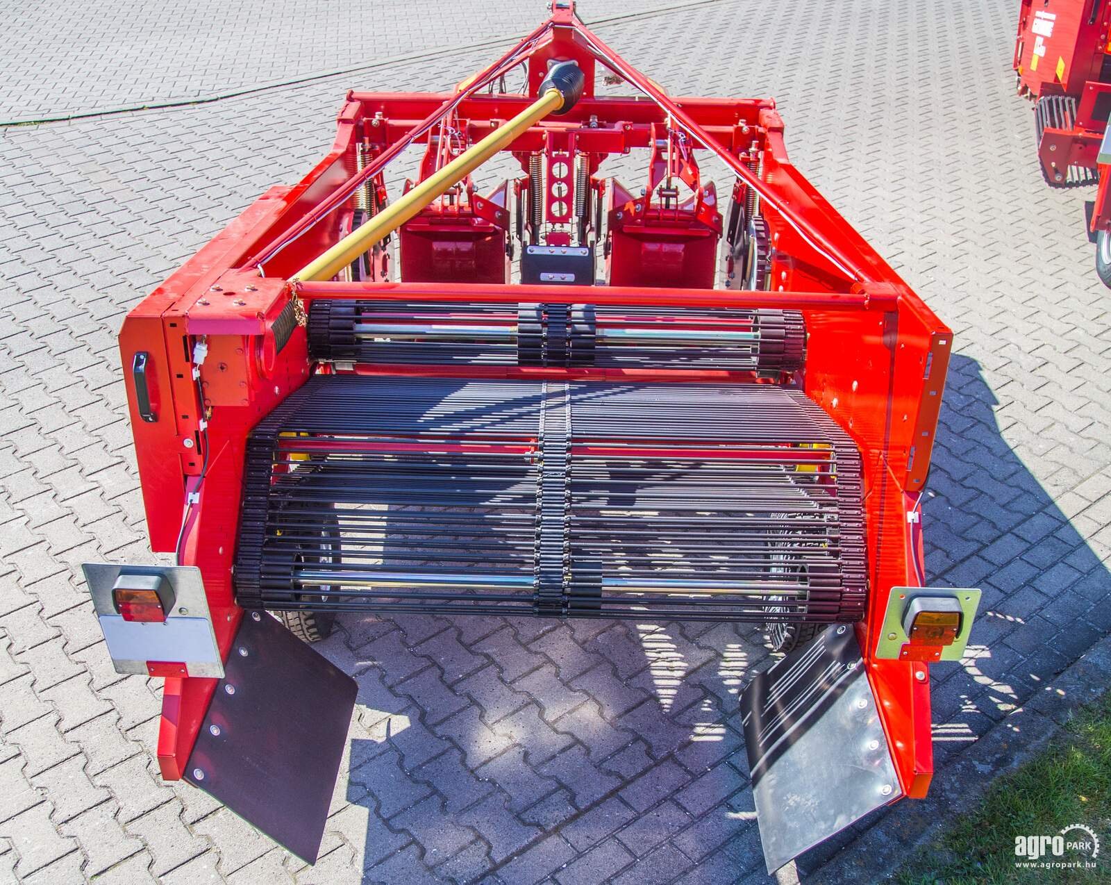 Kartoffelvollernter typu Grimme WH 200 trailed two-row windrower, 75 cm row spacing, 58 cm intake width, 4 spring-loaded disc coulters, Gebrauchtmaschine w Csengele (Zdjęcie 4)