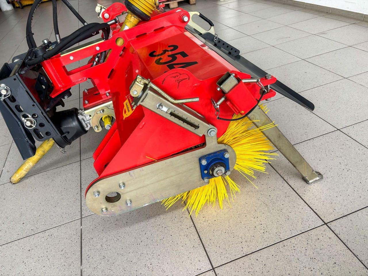 Kehrmaschine des Typs Adler Arbeitsmaschinen K560 / 135, Gebrauchtmaschine in Beckum (Bild 3)