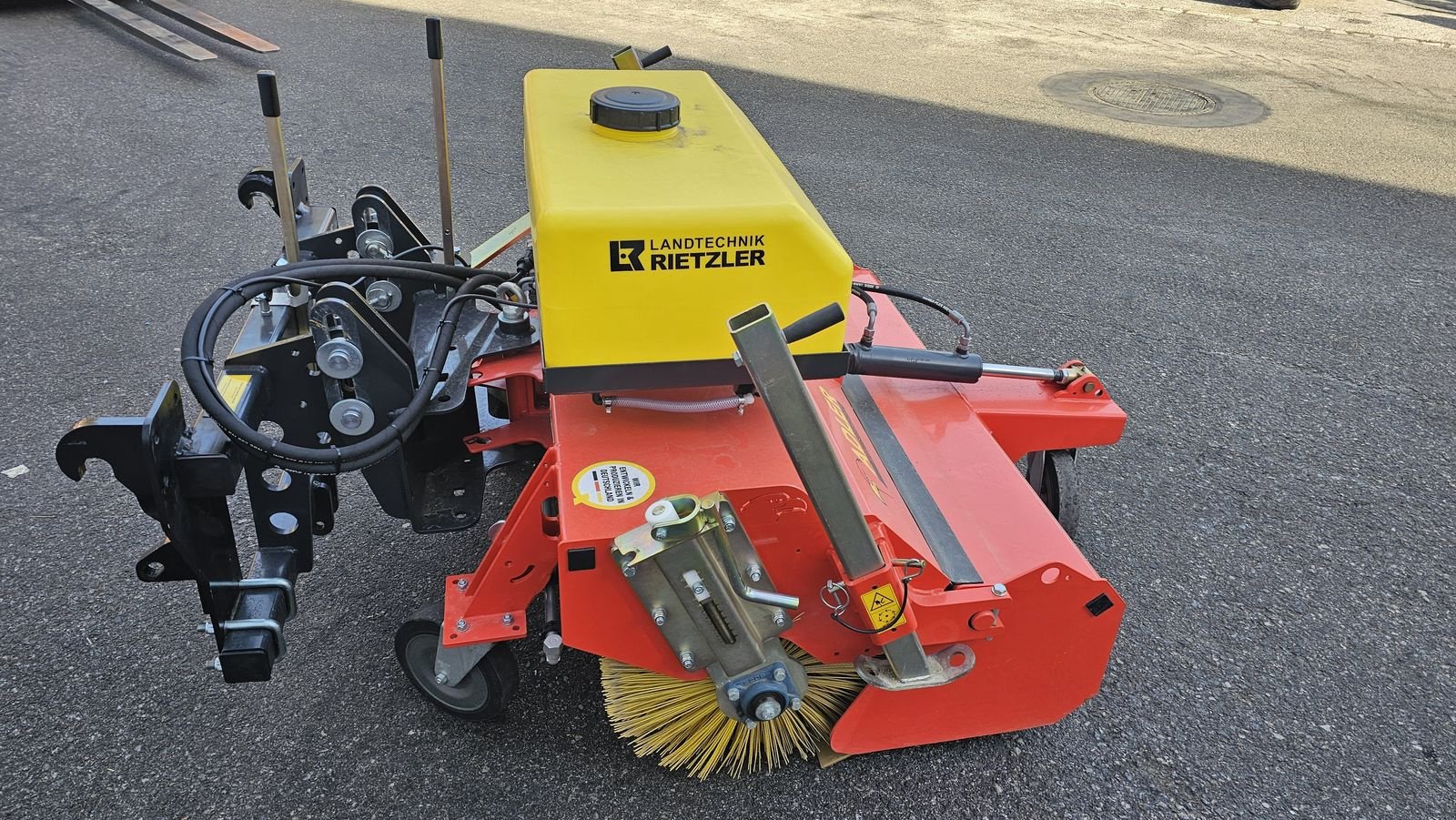 Kehrmaschine des Typs Adler Arbeitsmaschinen K600/135 Kehrmaschine Euro, Vorführmaschine in Ried im Oberinntal (Bild 5)