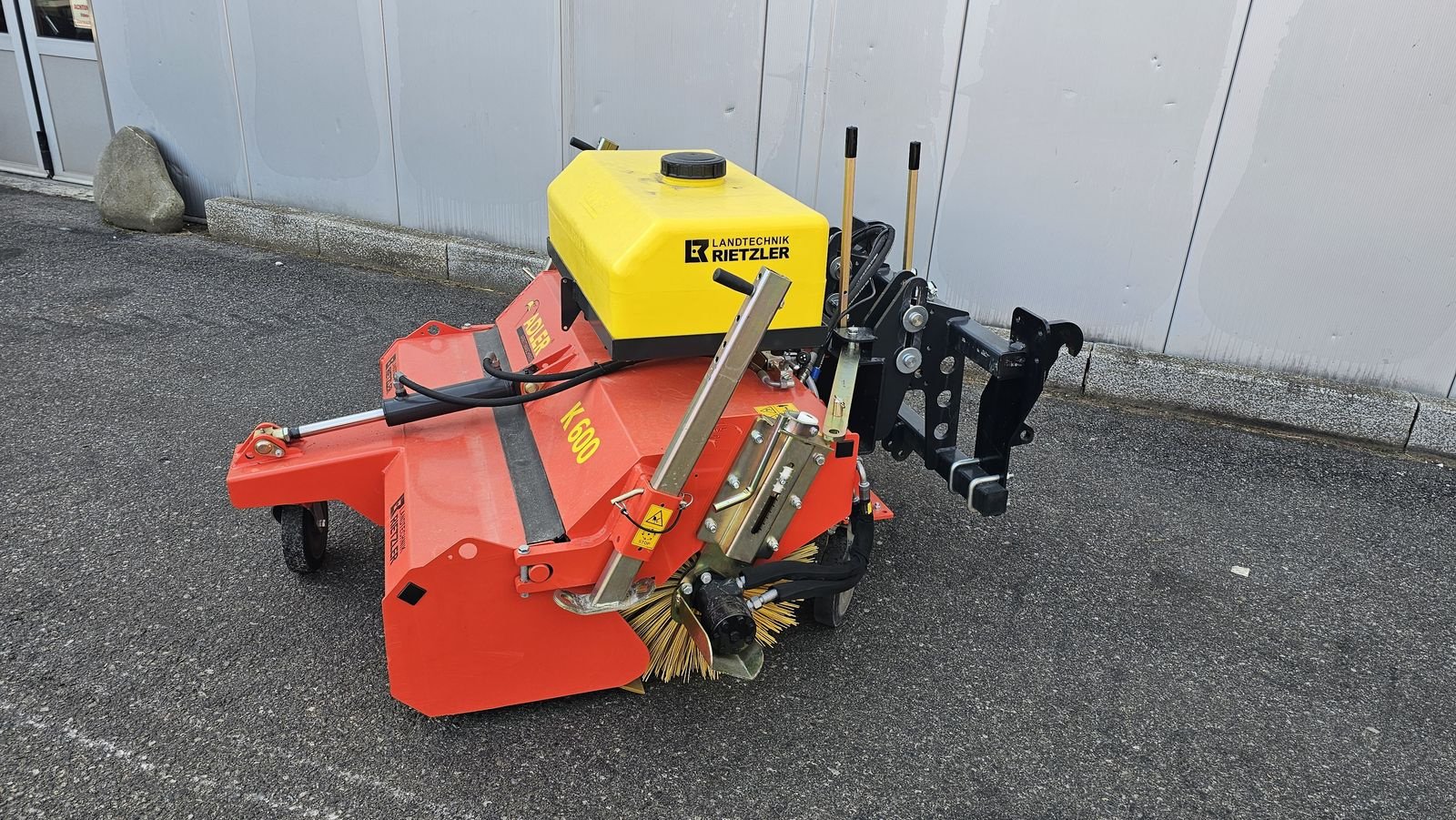Kehrmaschine des Typs Adler Arbeitsmaschinen K600/135 Kehrmaschine Euro, Vorführmaschine in Ried im Oberinntal (Bild 2)