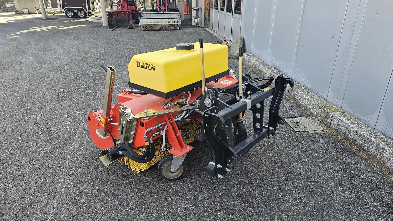 Kehrmaschine des Typs Adler Arbeitsmaschinen K600/135 Kehrmaschine Euro, Vorführmaschine in Ried im Oberinntal (Bild 3)