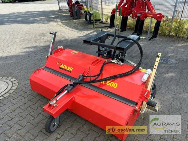 Kehrmaschine des Typs Adler Arbeitsmaschinen K600/180, Gebrauchtmaschine in Meppen (Bild 1)