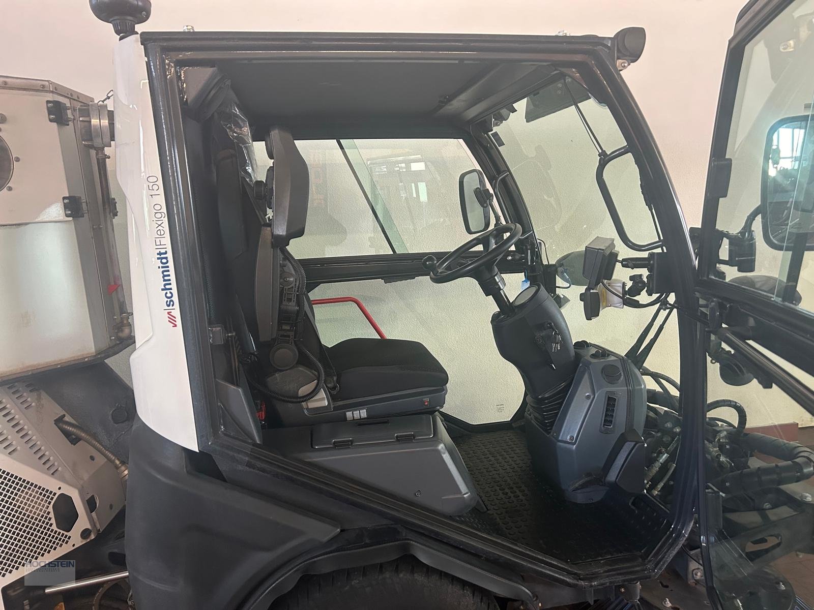 Kehrmaschine des Typs AEBI SCHMIDT Flexigo 150, Gebrauchtmaschine in Heidelberg - Rohrbach Süd (Bild 4)