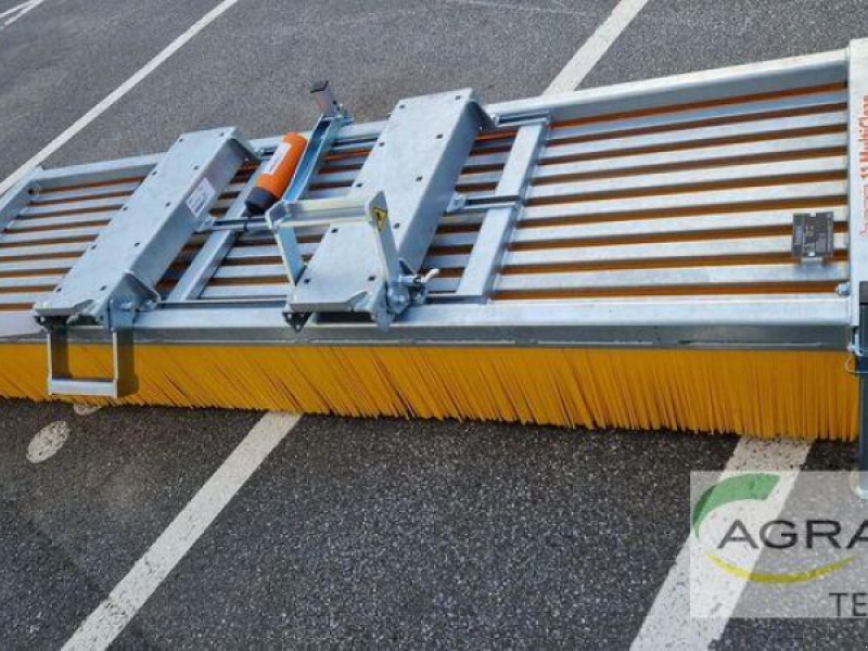 Kehrmaschine des Typs Bema 11 MULTI-CLEAN 2500, Neumaschine in Melle-Wellingholzhausen