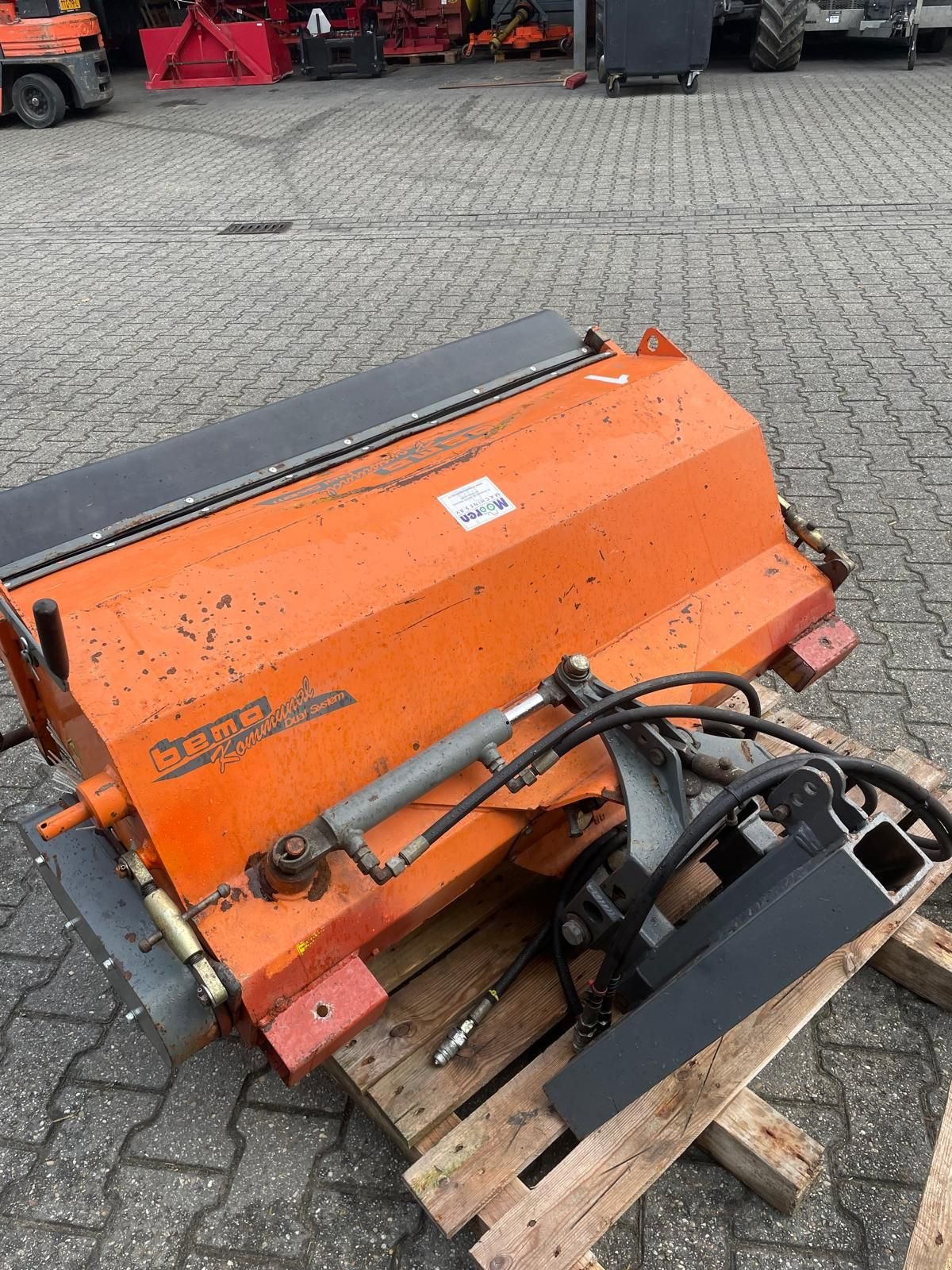 Kehrmaschine of the type Bema 20 /1250 veegmachine, Gebrauchtmaschine in Roermond (Picture 4)