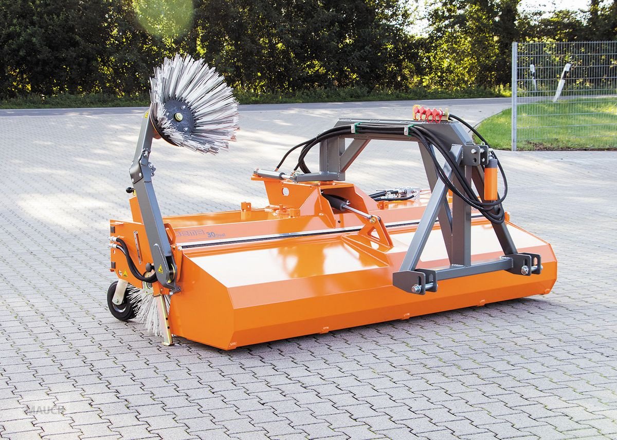 Kehrmaschine of the type Bema 30 Dual 1850 - 2600mm in Diversen Breiten, Neumaschine in Burgkirchen (Picture 1)