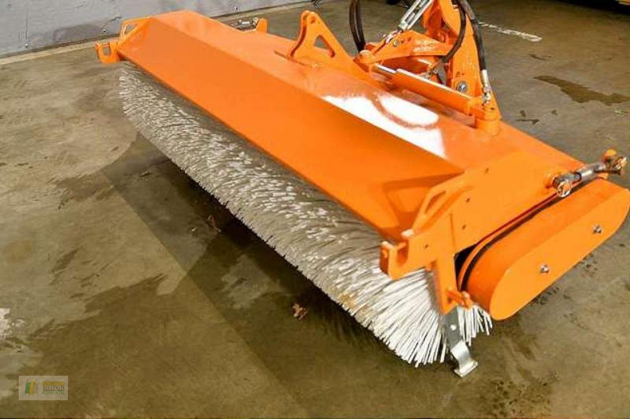 Kehrmaschine of the type Bema 520 DUAL 1550, Gebrauchtmaschine in Cloppenburg (Picture 1)