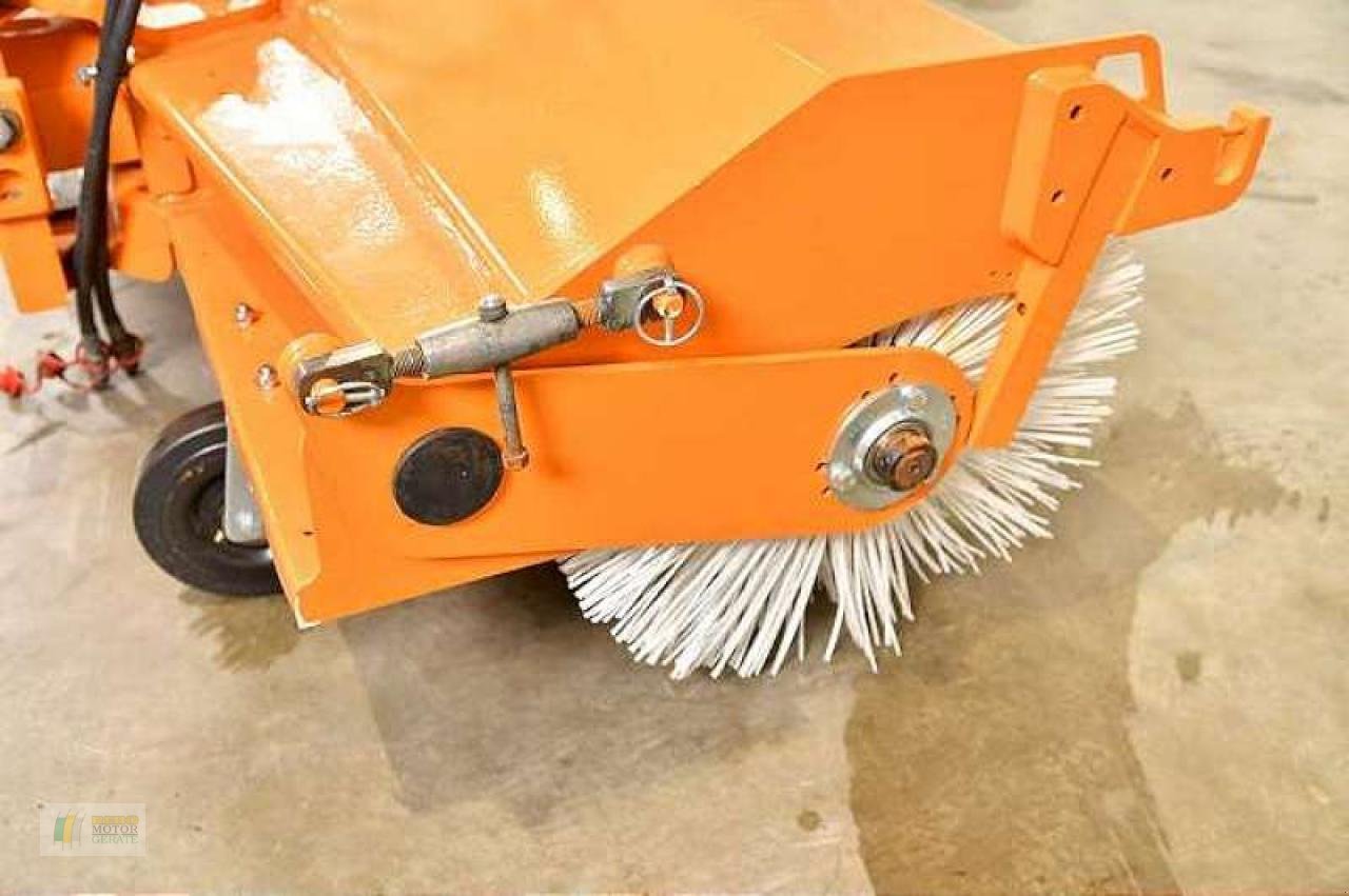 Kehrmaschine of the type Bema 520 DUAL 1550, Gebrauchtmaschine in Cloppenburg (Picture 4)