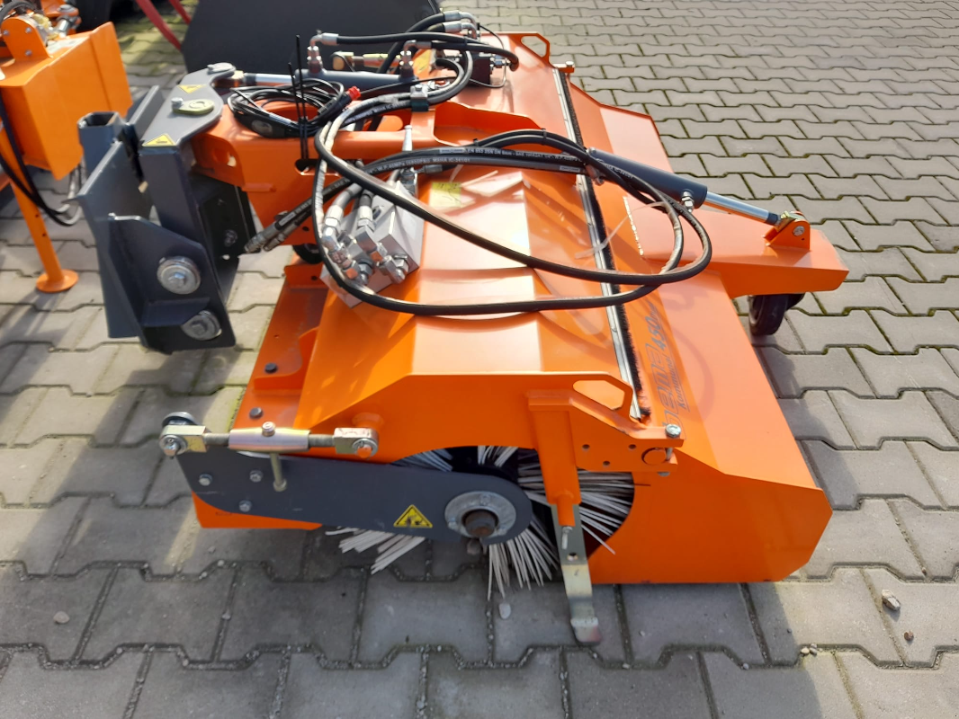 Kehrmaschine typu Bema KOMMUNAL 450 DUAL 1250, Neumaschine v Mrągowo (Obrázek 2)