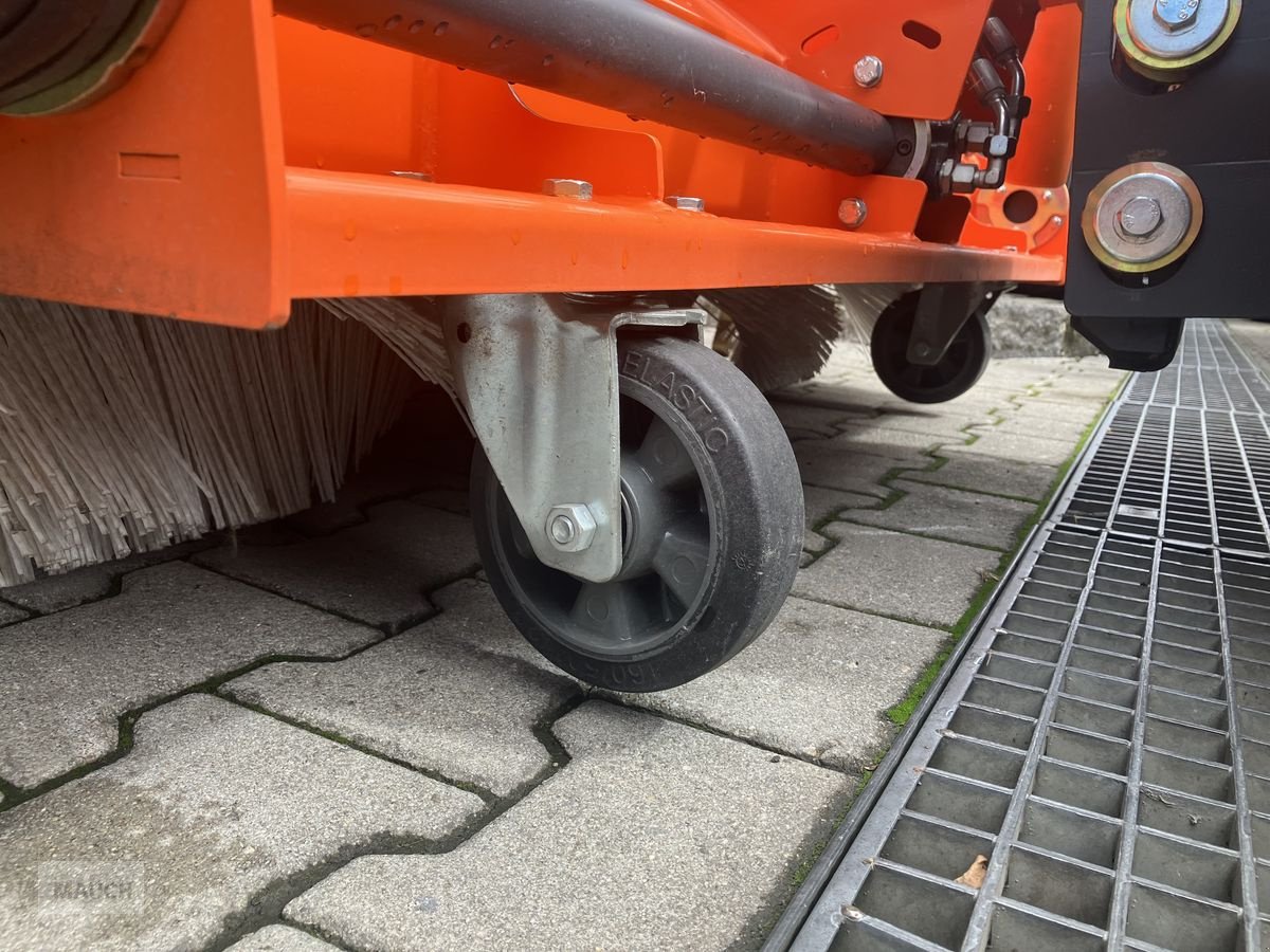 Kehrmaschine des Typs Bema Kommunal 450 Dual Kehrmaschine, Neumaschine in Burgkirchen (Bild 11)